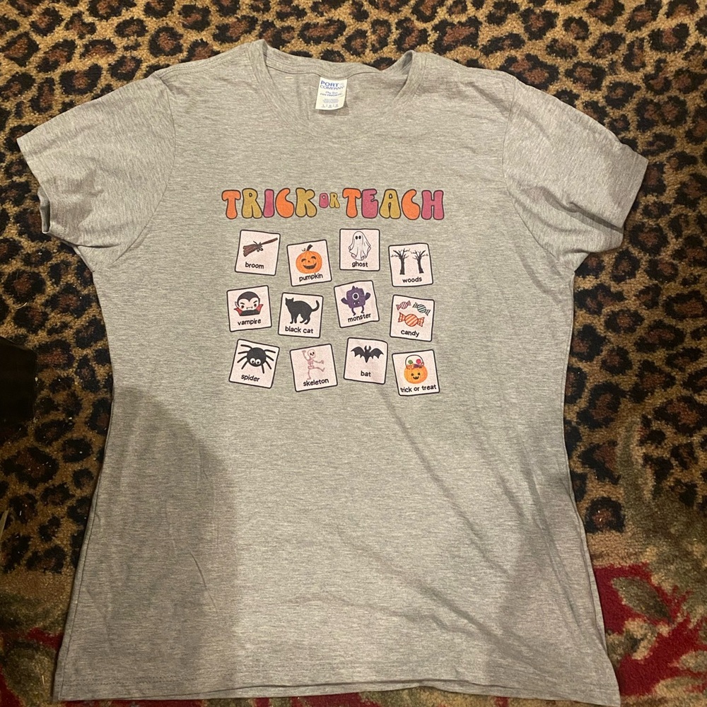 🎃👻🧛🦇🕷️🍬Halloween T-Shirt-Trick or Teach-Woman’s size L-Never worn